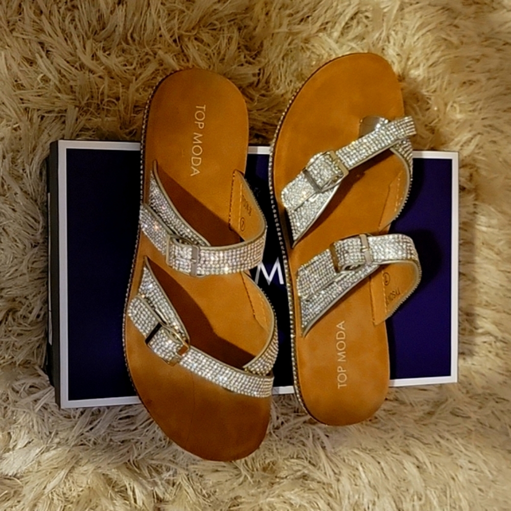 Size 7 Silver Brand new never worn sandals